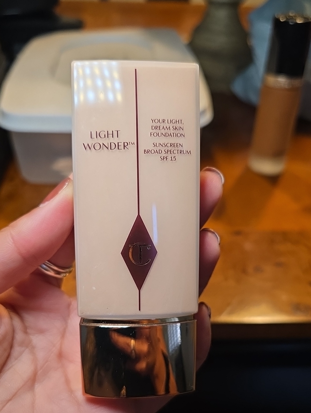Charlotte Tilbury Light Wonder Foundation - Picture 1 of 4